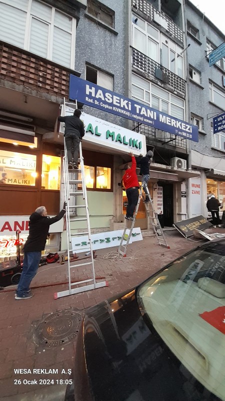 İstanbul Haseki kutu harf tabela montajından görünüm