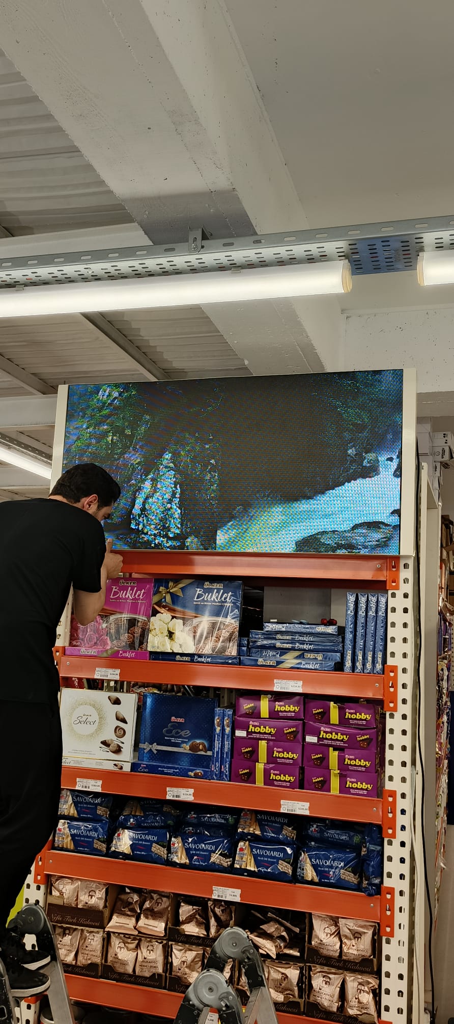 Avcılar ES-PA Gross’ta İç Mekân P2.5 LED Ekran Montajı
